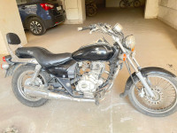 Black Bajaj Avenger 220 DTS-i