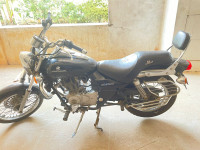 Black Bajaj Avenger 220 DTS-i