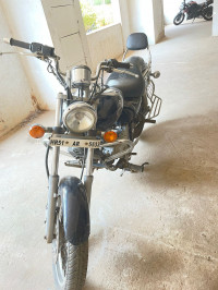 Black Bajaj Avenger 220 DTS-i