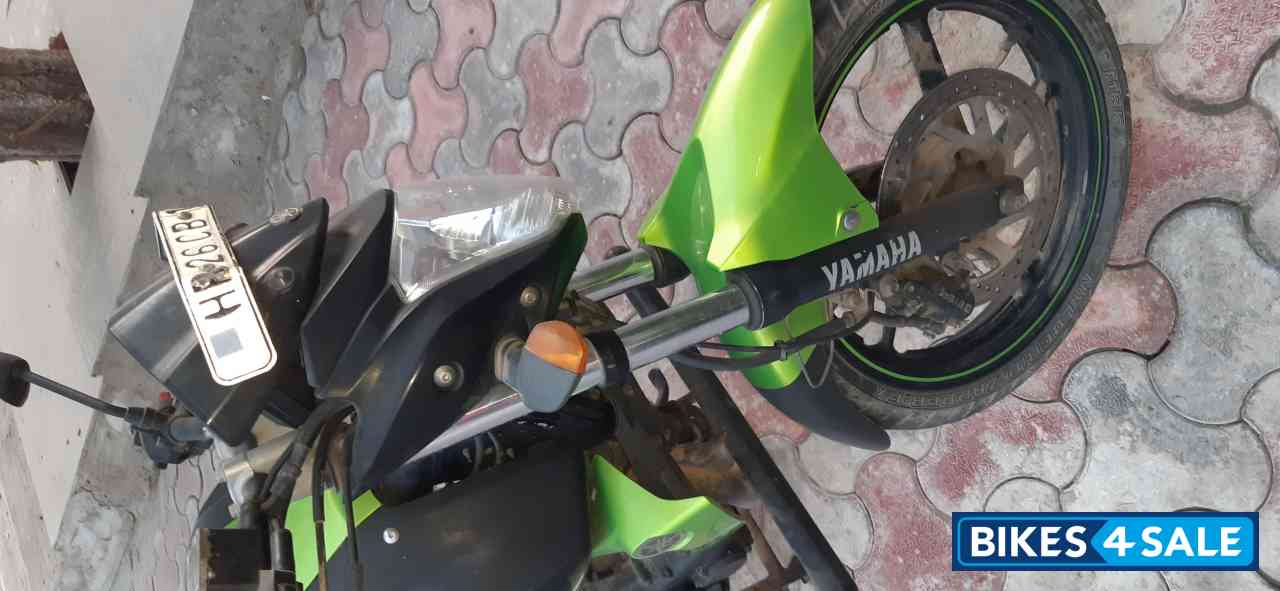 Green& Black Yamaha FZ-S