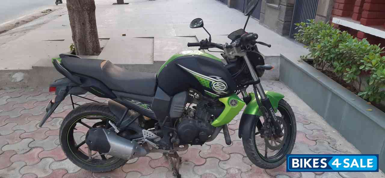Green& Black Yamaha FZ-S
