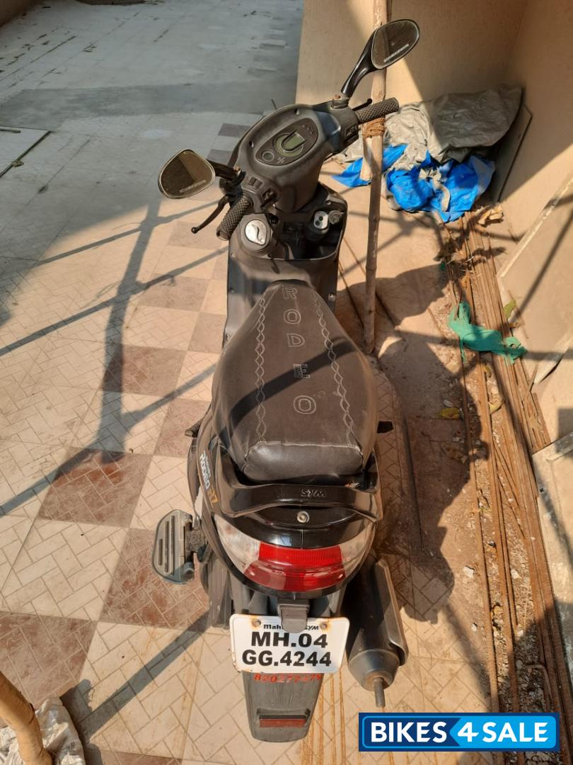 Black Mahindra Rodeo RZ