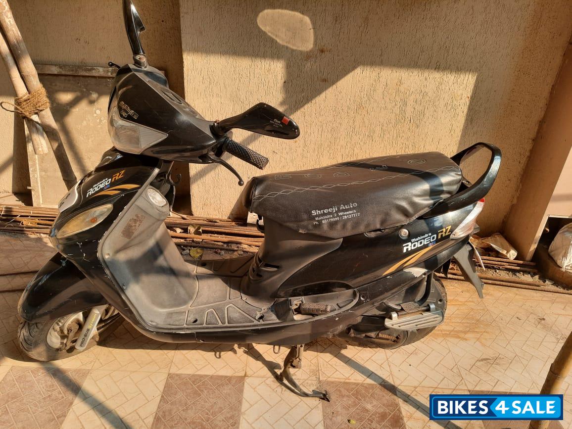 Black Mahindra Rodeo RZ