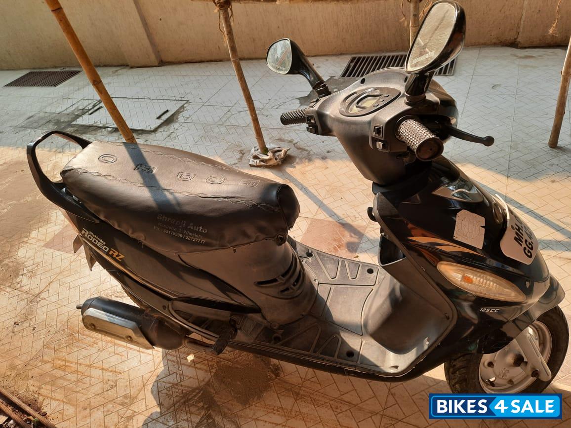 Black Mahindra Rodeo RZ