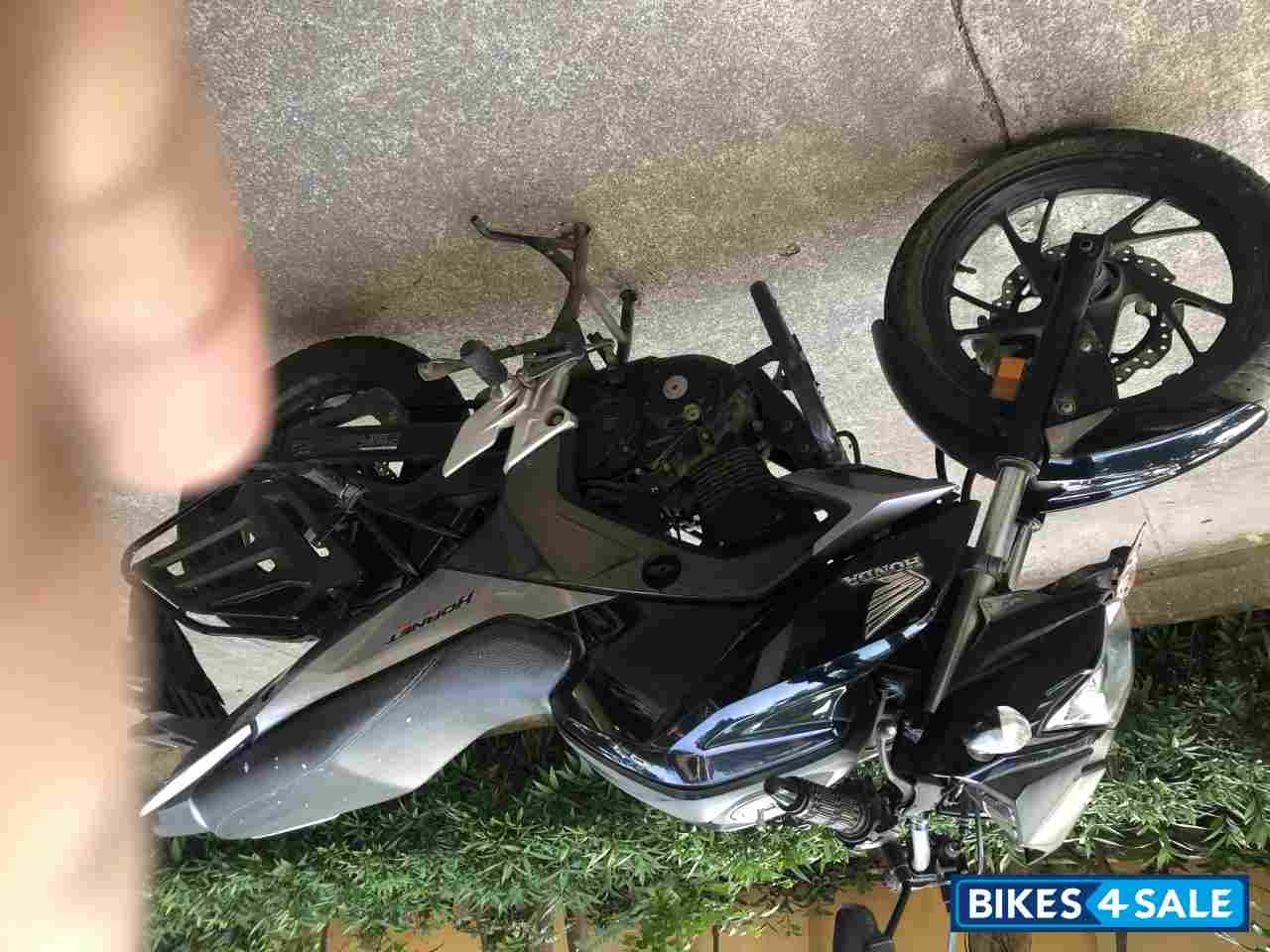 Black Honda CB Hornet 160R ABS Black Honda CB Hornet 160R ABS