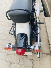 White Royal Enfield Classic 350