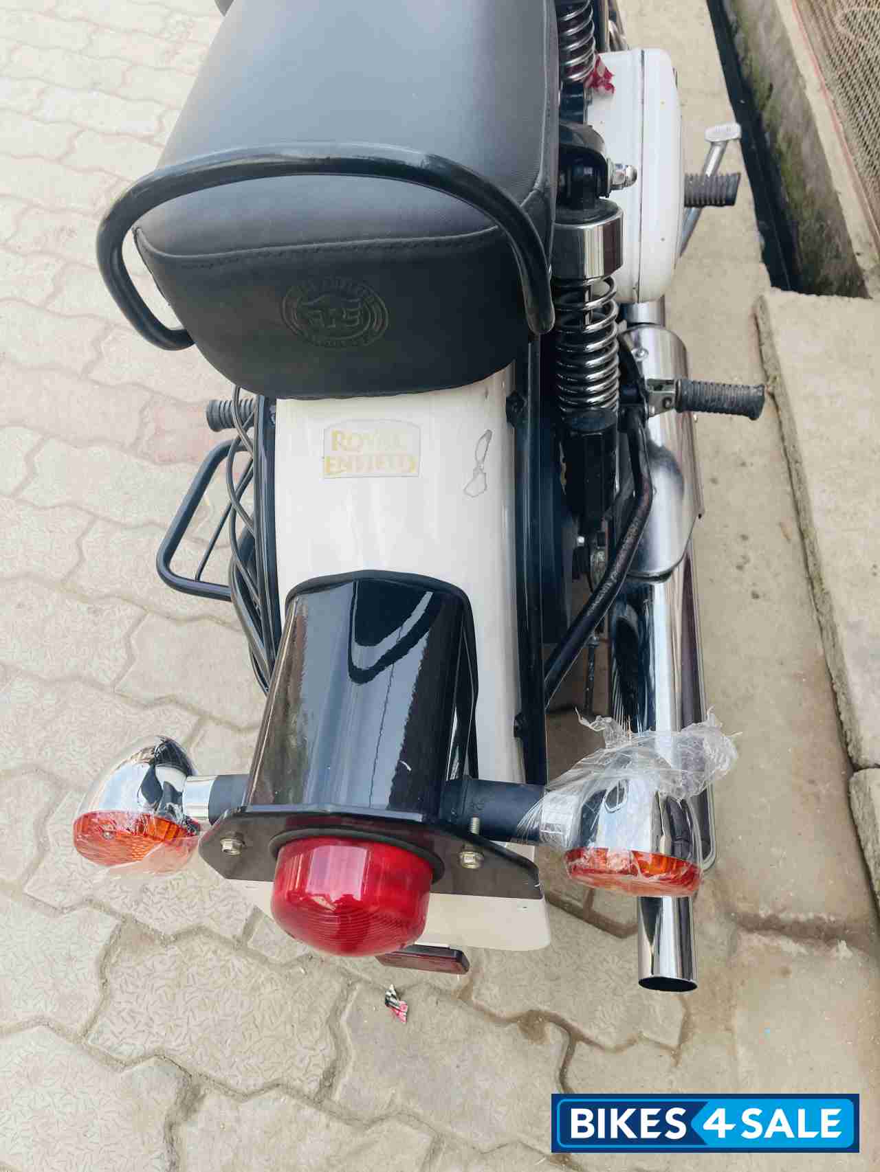 White Royal Enfield Classic 350