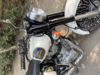 White Royal Enfield Classic 350