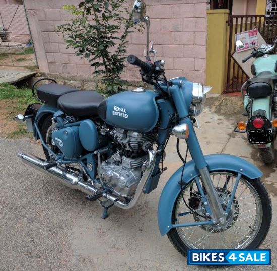Squadron Blue Royal Enfield Classic 500