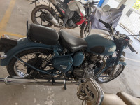 Squadron Blue Royal Enfield Classic 500