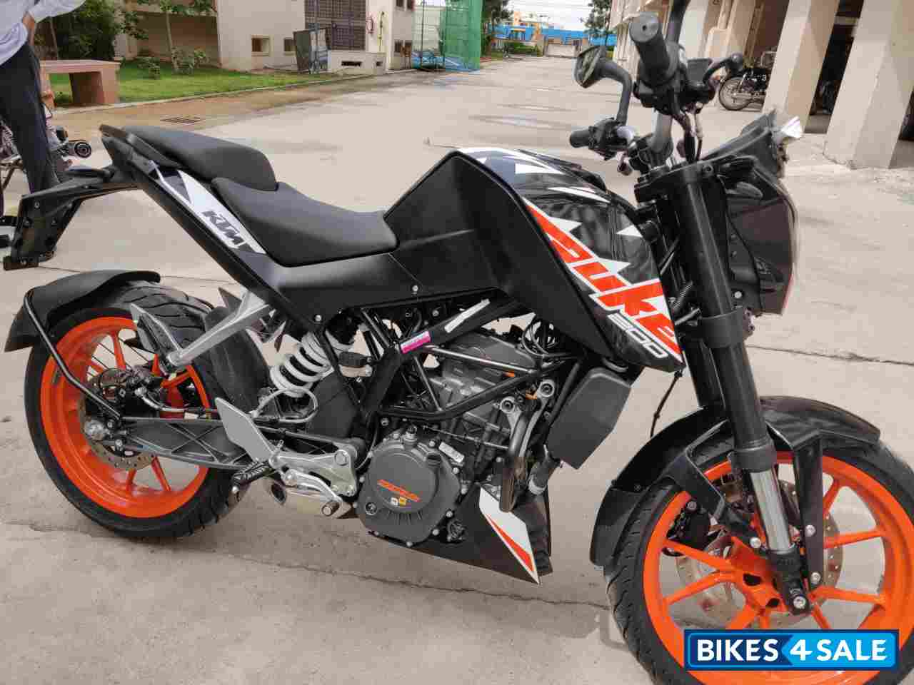 Black KTM Duke 200 ABS