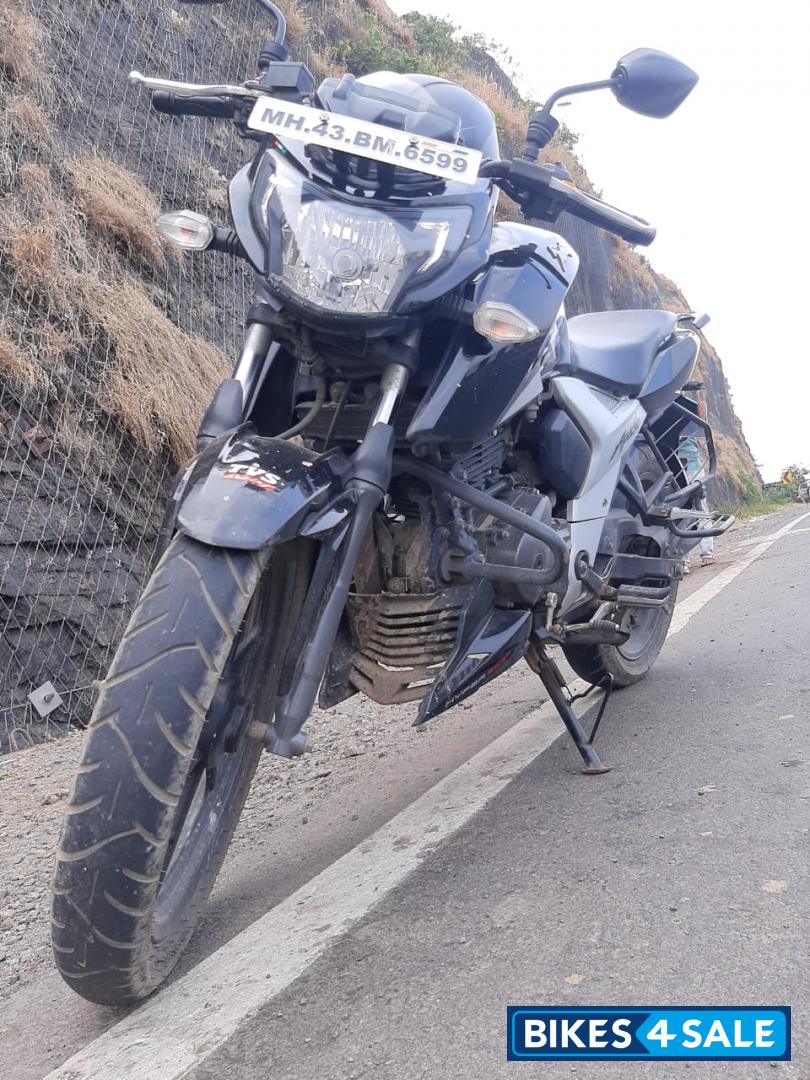 Black TVS Apache RTR 160 4V