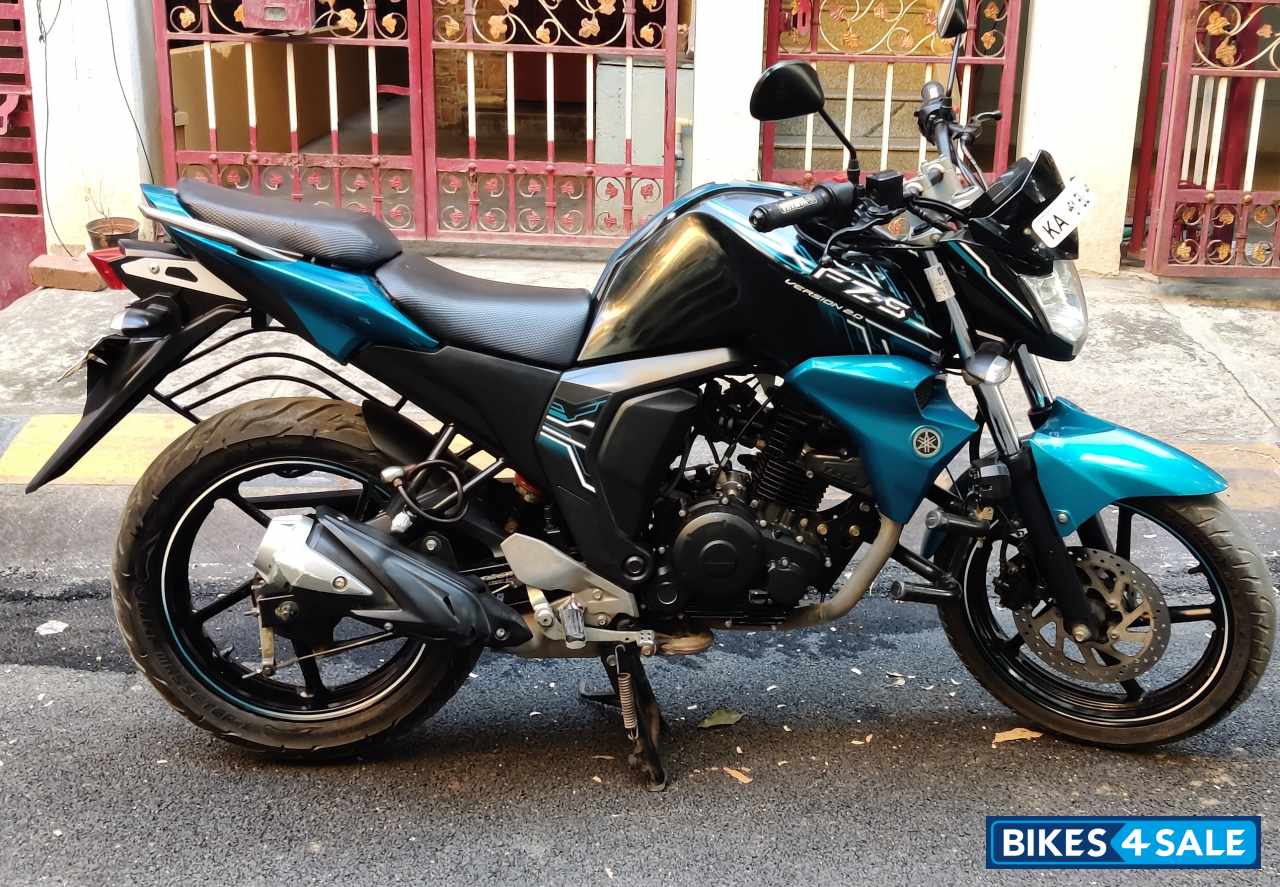 Blue Yamaha FZ-S FI V2