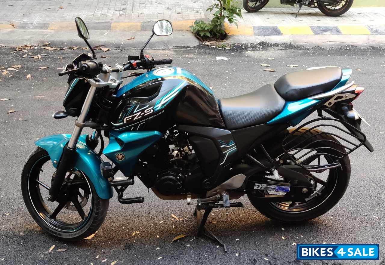 Blue Yamaha FZ-S FI V2