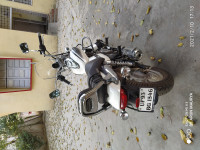 Moon White Bajaj Avenger Cruise 220