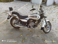 Moon White Bajaj Avenger Cruise 220