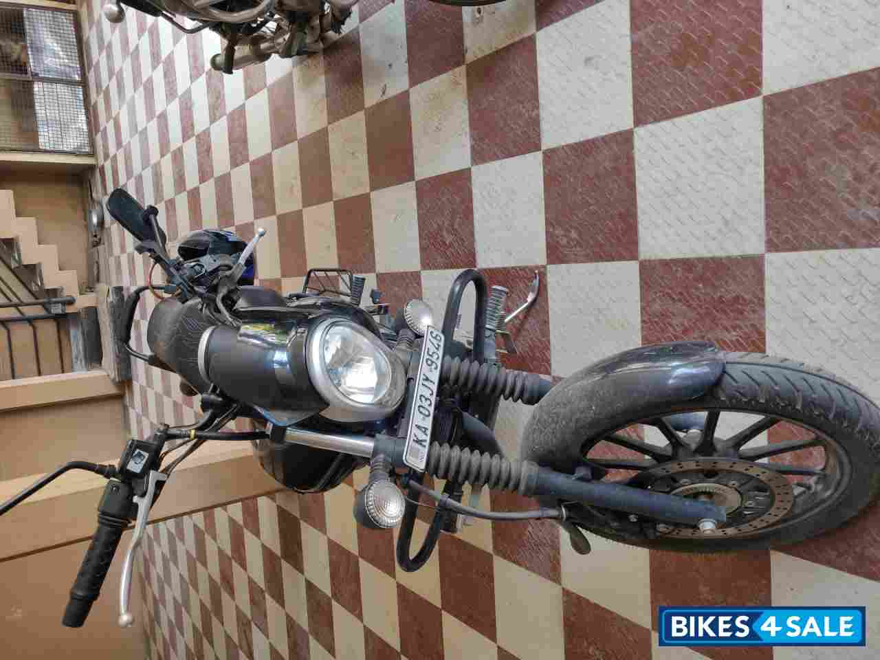 Black Bajaj Avenger Street 160 BS6