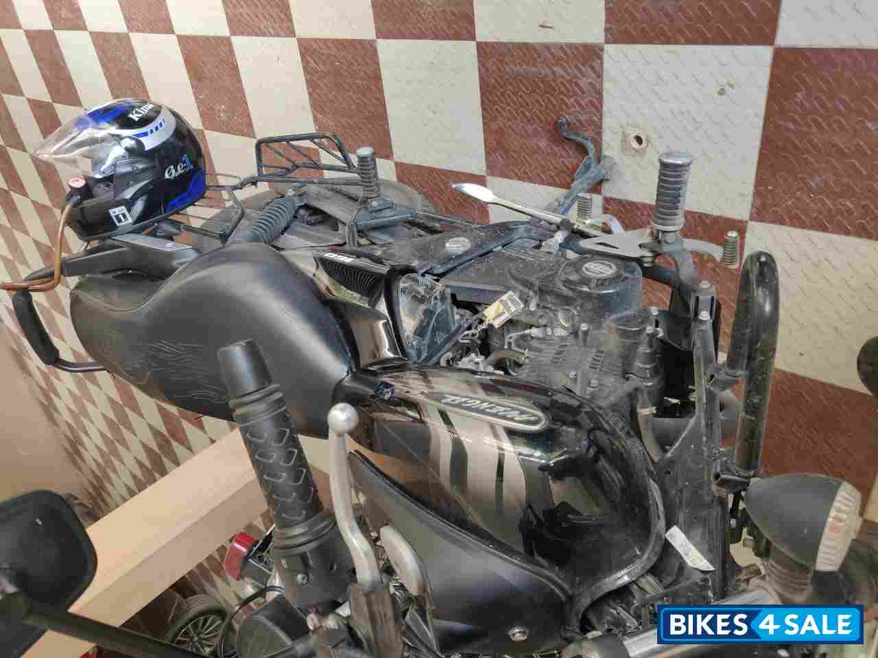 Black Bajaj Avenger Street 160 BS6