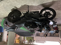 Black Yamaha YZF R15 V2