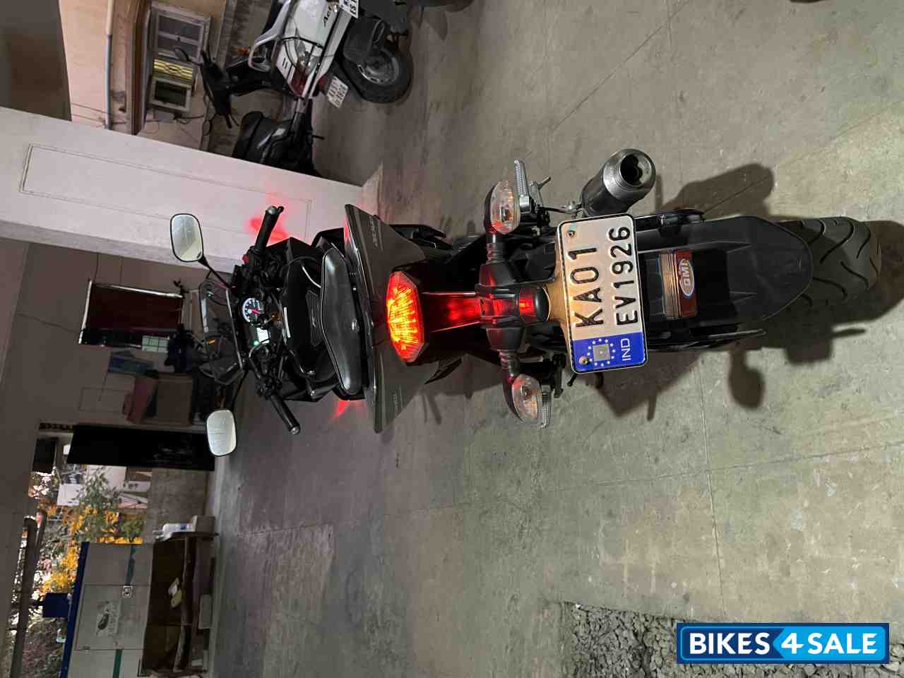 Black Yamaha YZF R15 V2 Black Yamaha YZF R15 V2