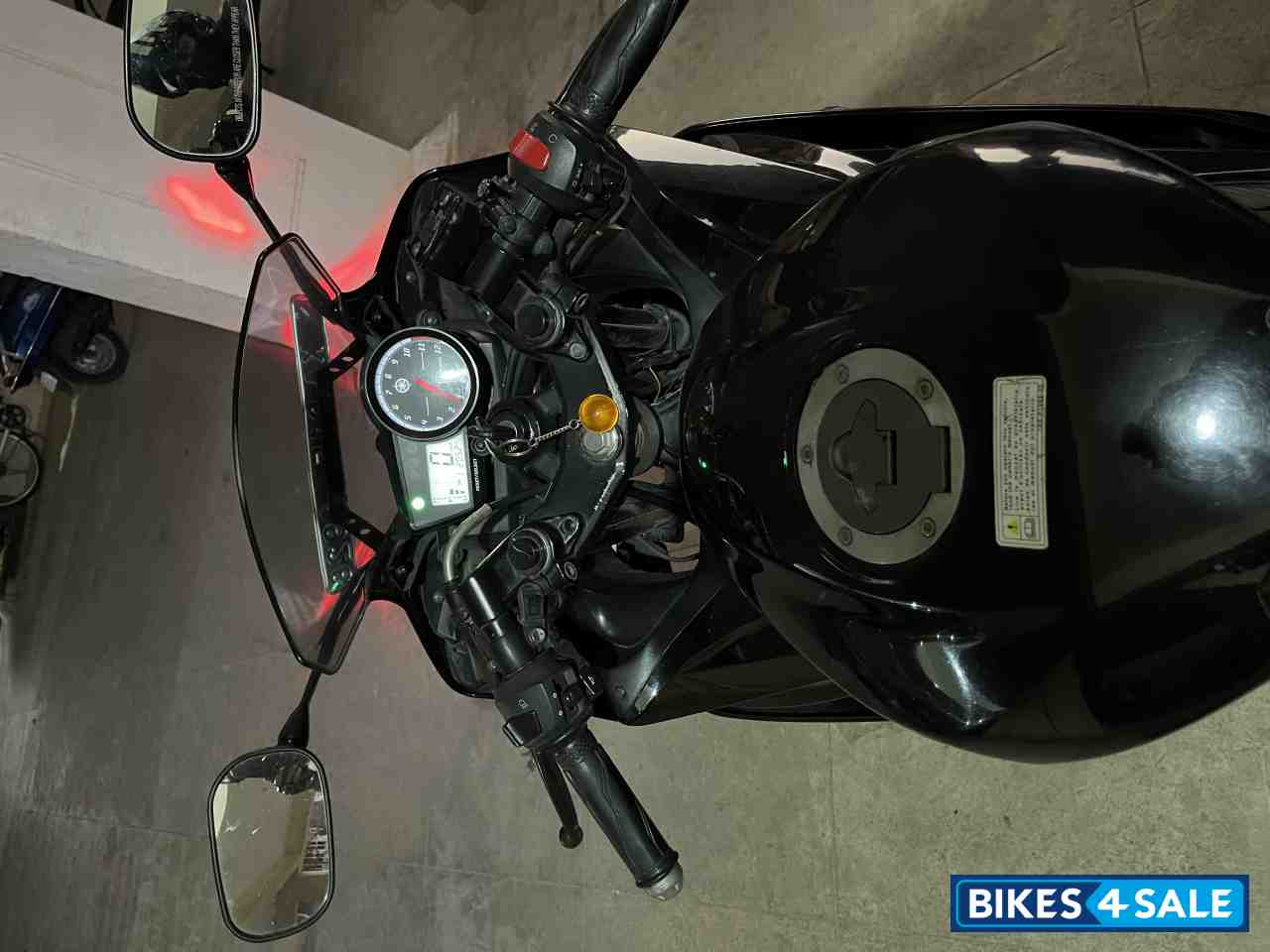 Black Yamaha YZF R15 V2 Black Yamaha YZF R15 V2
