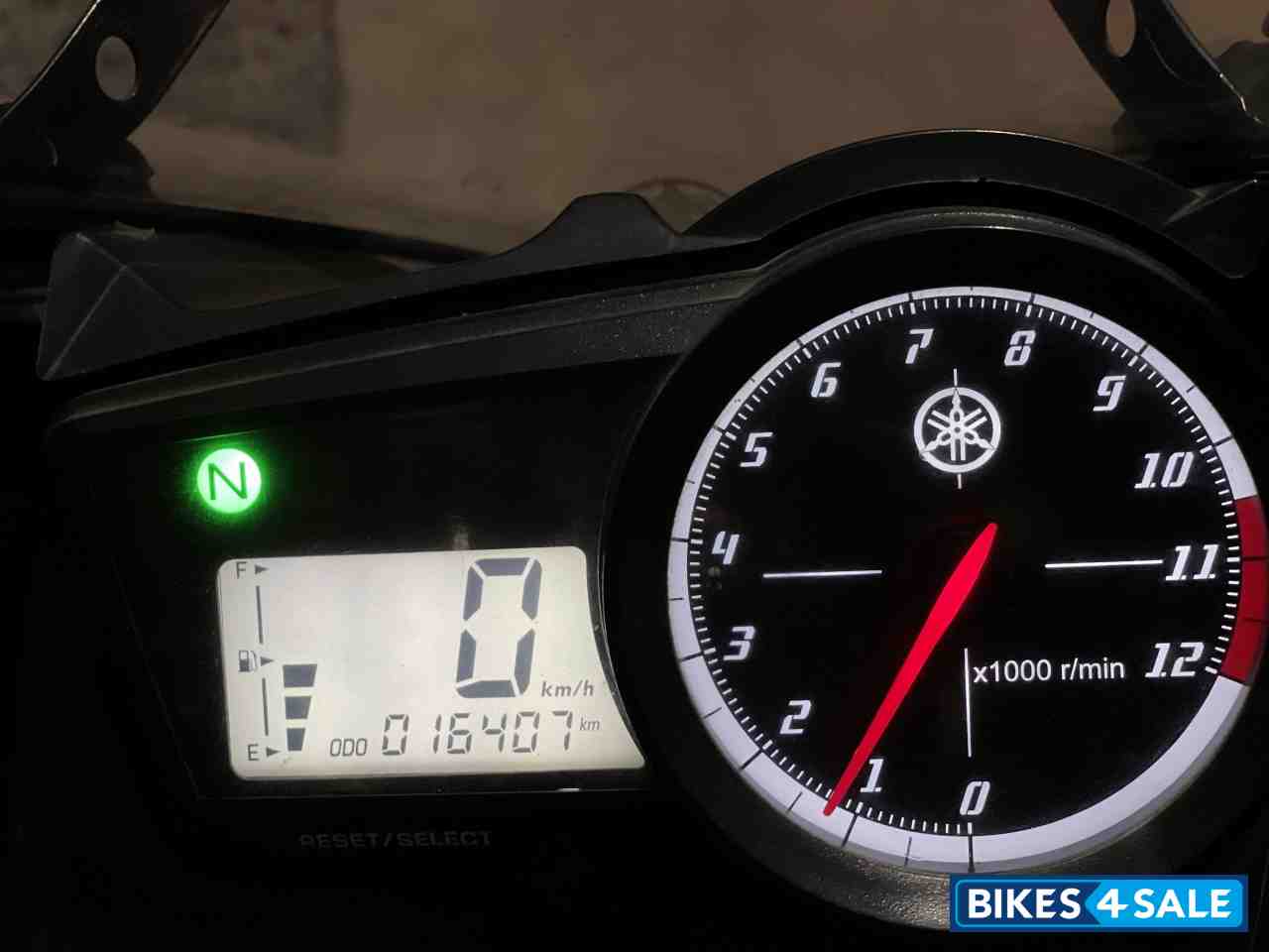 Black Yamaha YZF R15 V2 Black Yamaha YZF R15 V2