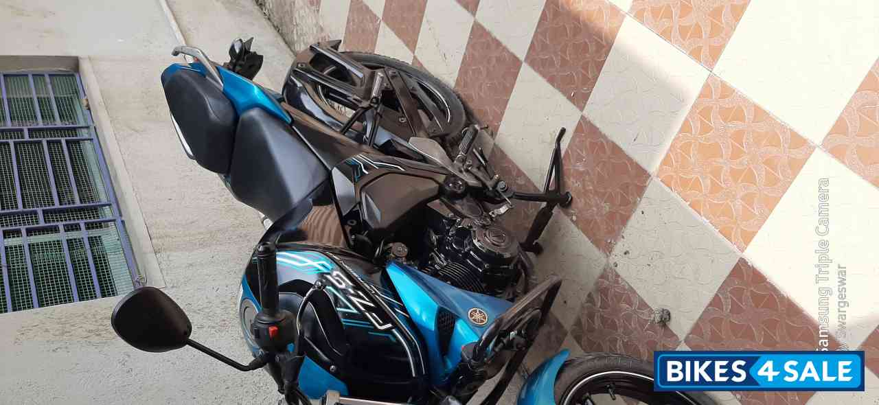 Blue Yamaha FZ FI V2