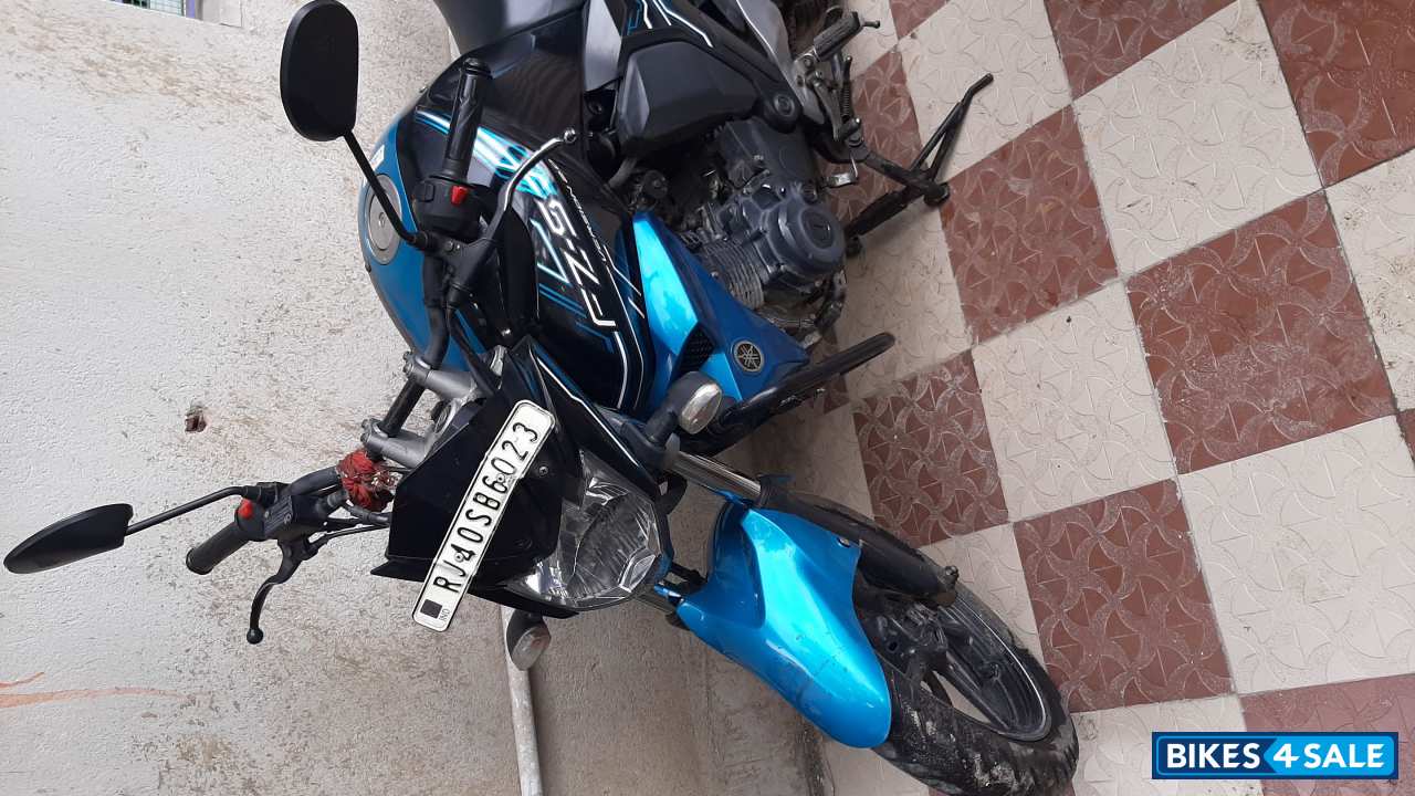 Blue Yamaha FZ FI V2
