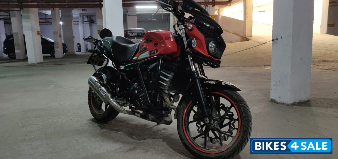 Red Mahindra Mojo UT 300