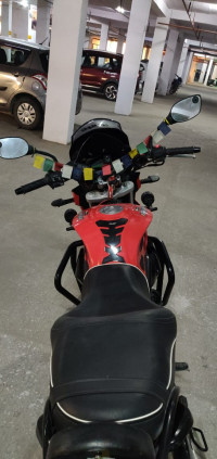 Red Mahindra Mojo UT 300