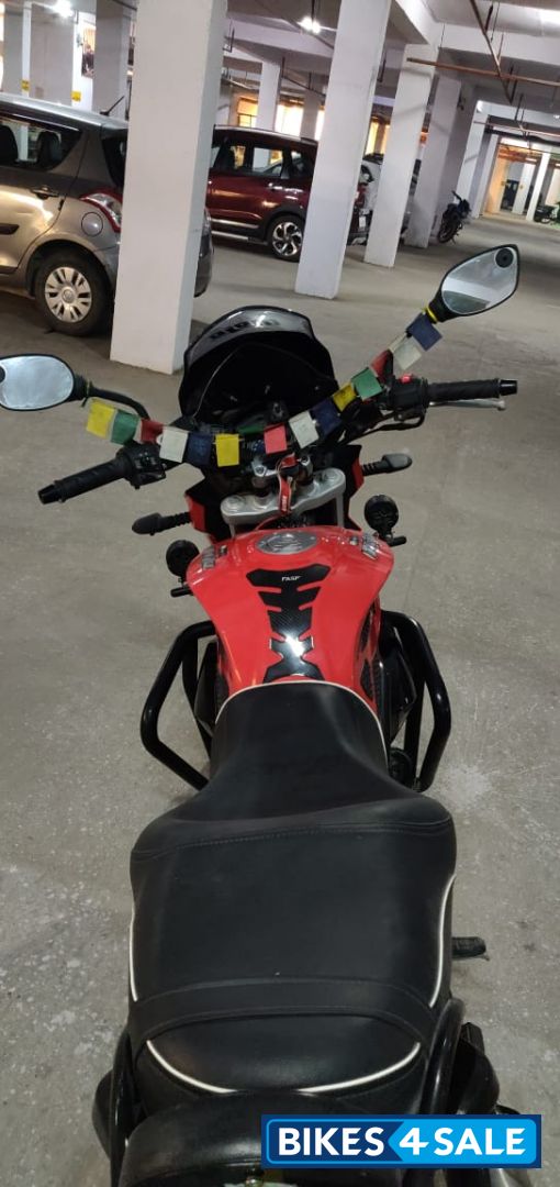 Red Mahindra Mojo UT 300