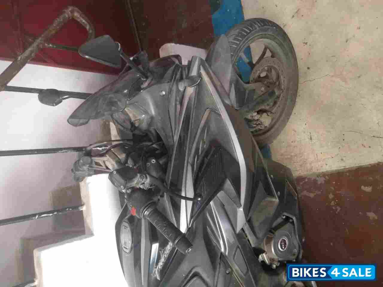 Black Bajaj Pulsar RS 200