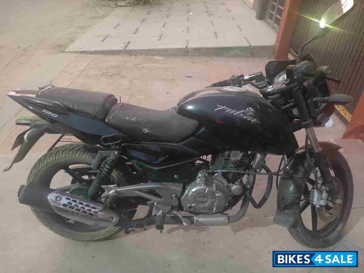 Black Bajaj Pulsar 180 DTSi
