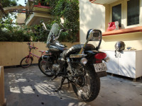 Black Bajaj Avenger Cruise 220