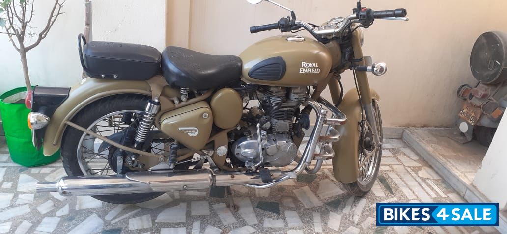 Desert Strom Royal Enfield Classic Desert Storm