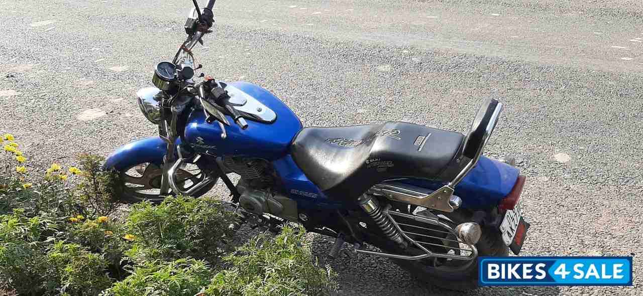 Bajaj Avenger 220 DTS-i