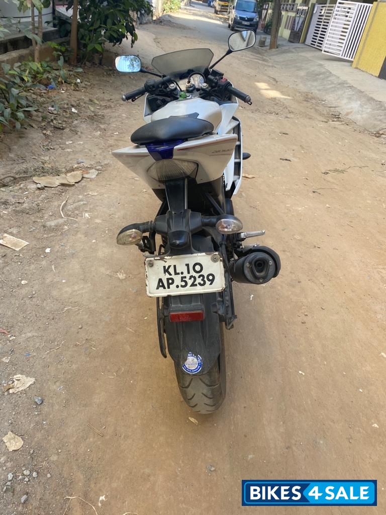 White Blue Yamaha YZF R15 V2 White Blue Yamaha YZF R15 V2