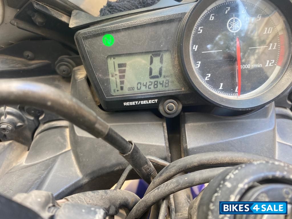 White Blue Yamaha YZF R15 V2 White Blue Yamaha YZF R15 V2