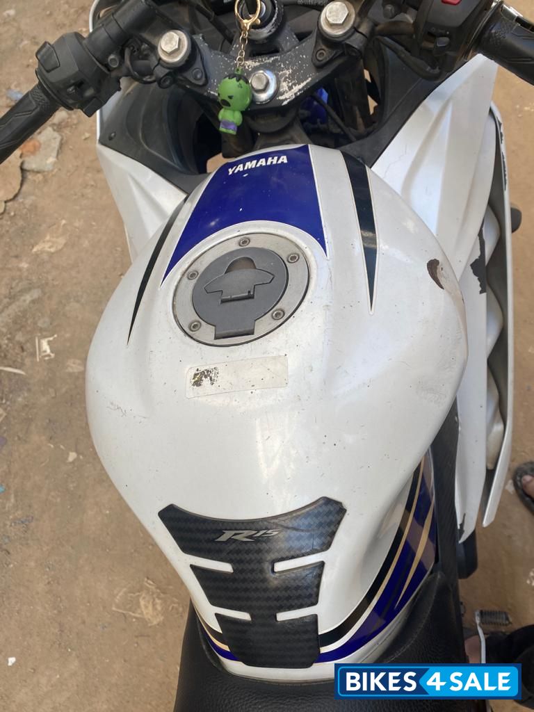 White Blue Yamaha YZF R15 V2 White Blue Yamaha YZF R15 V2