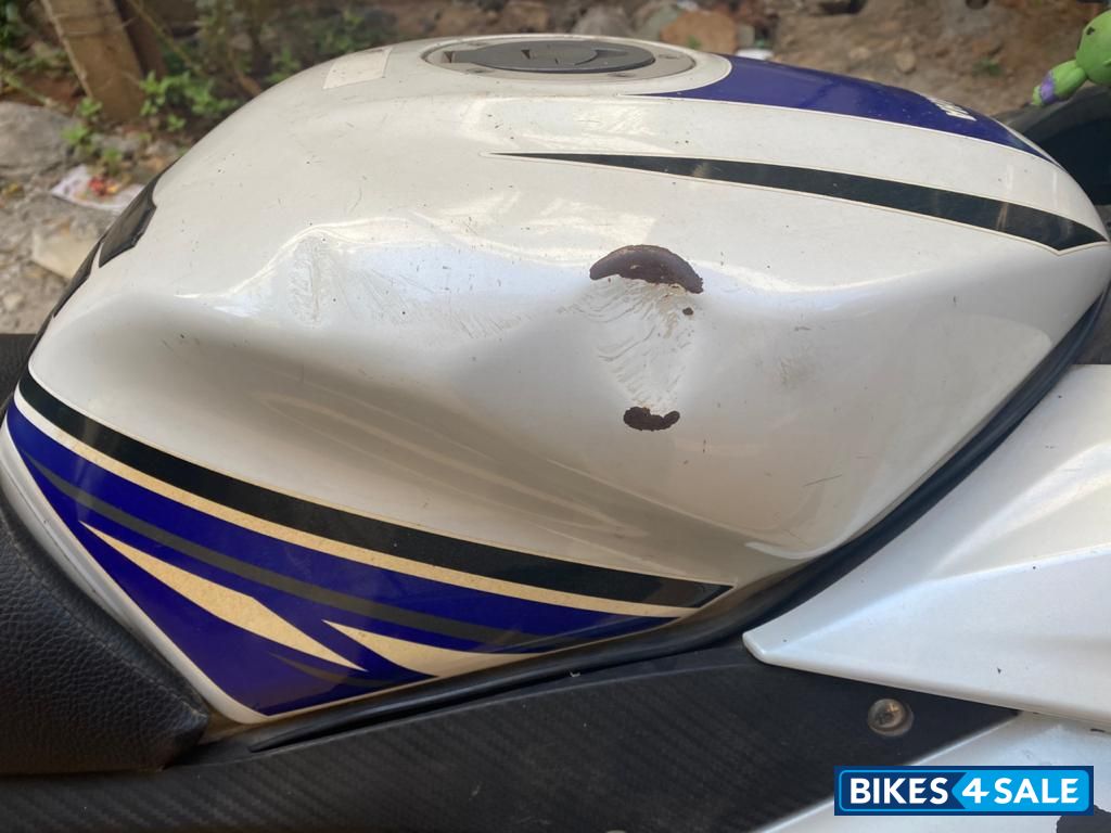 White Blue Yamaha YZF R15 V2 White Blue Yamaha YZF R15 V2