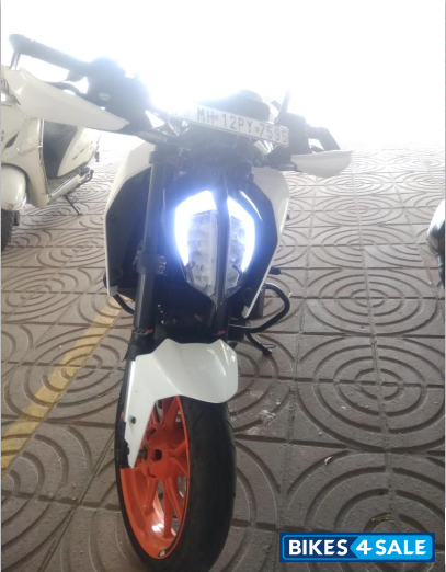 White KTM Duke 390
