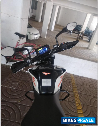 White KTM Duke 390 White KTM Duke 390
