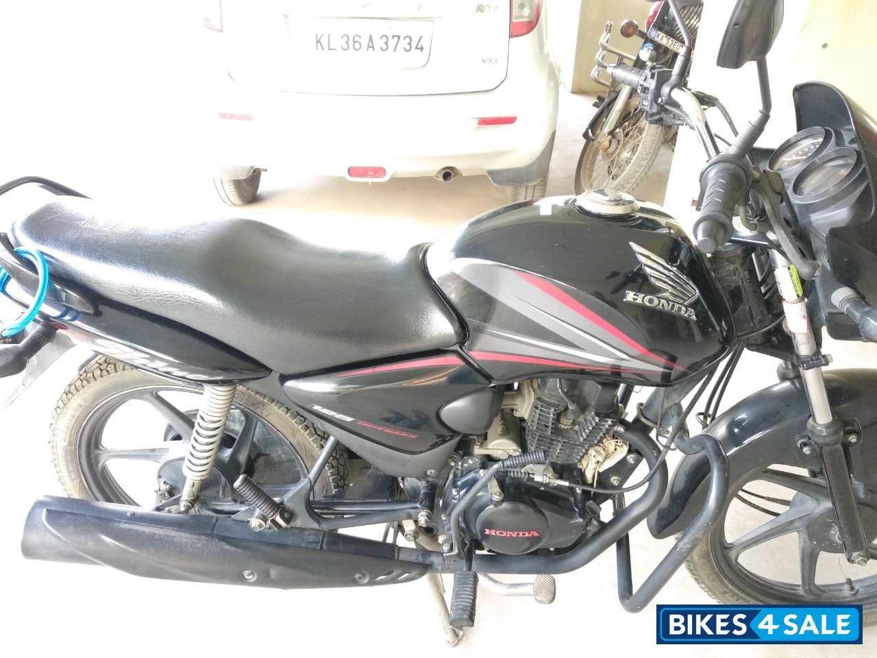 Black Honda CB Shine