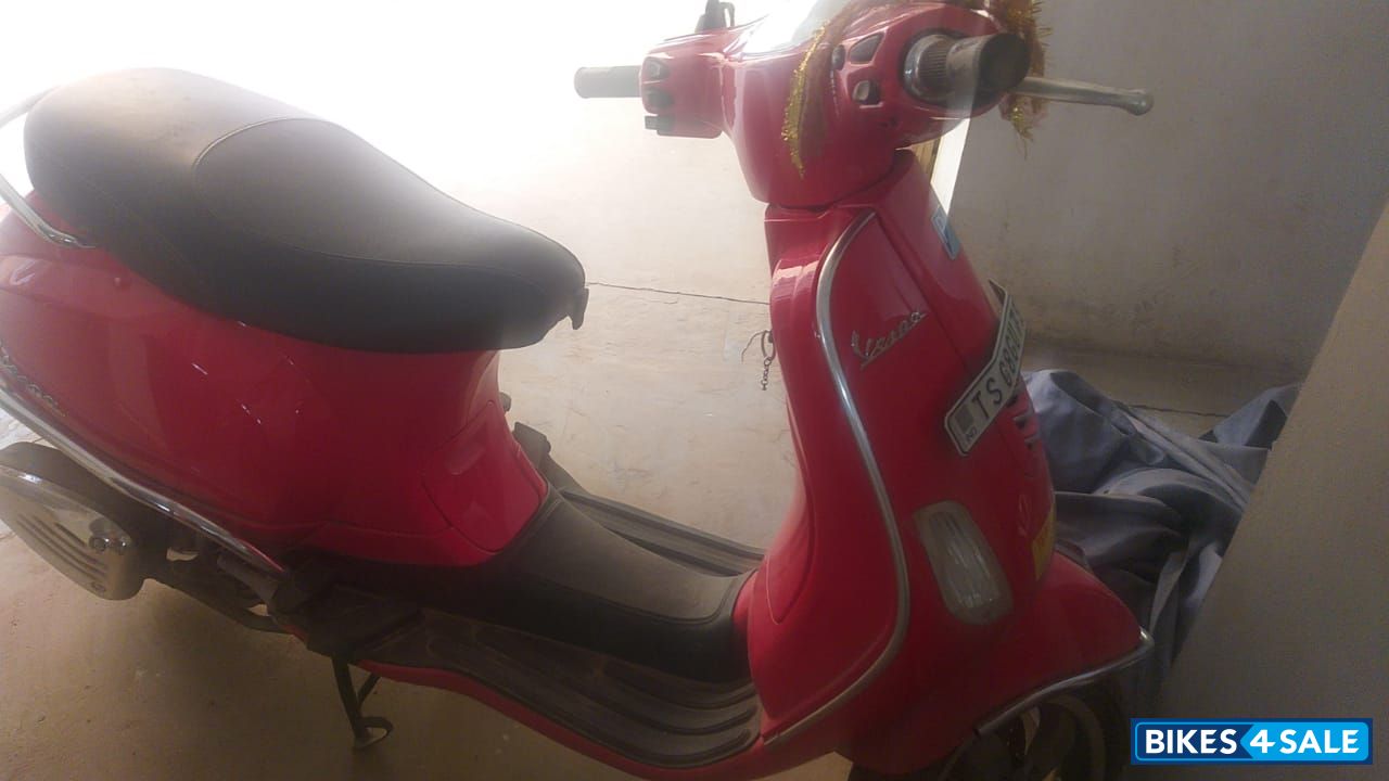 Pink Vespa VXL 149 ABS