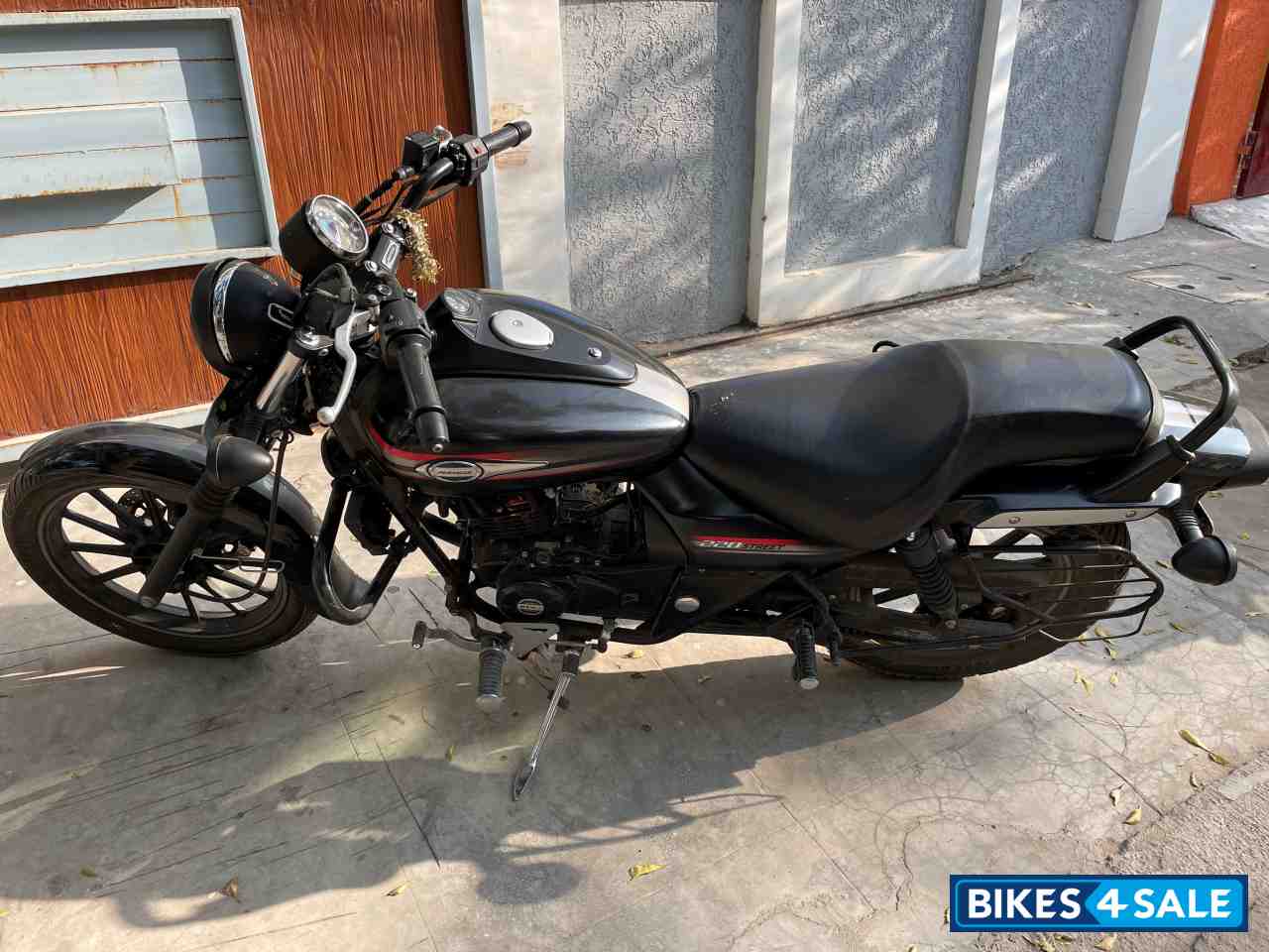 Black Bajaj Avenger Street 220