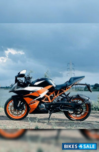 Black KTM RC 200