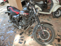 Black Bajaj Avenger 220 DTS-i