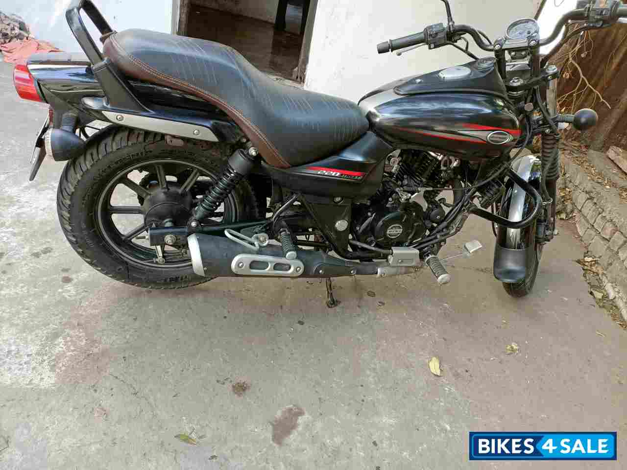 Black Bajaj Avenger Street 220