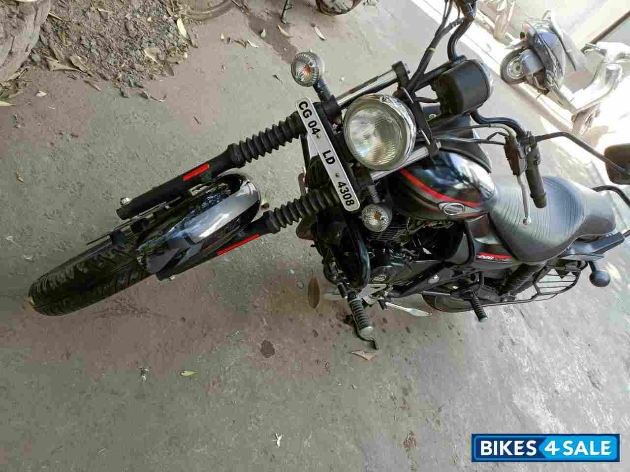 Black Bajaj Avenger Street 220