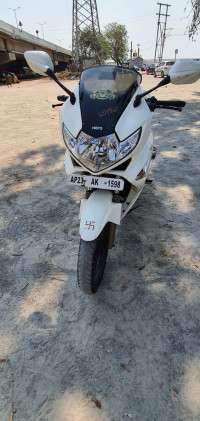 Pearl White Hero Karizma ZMR